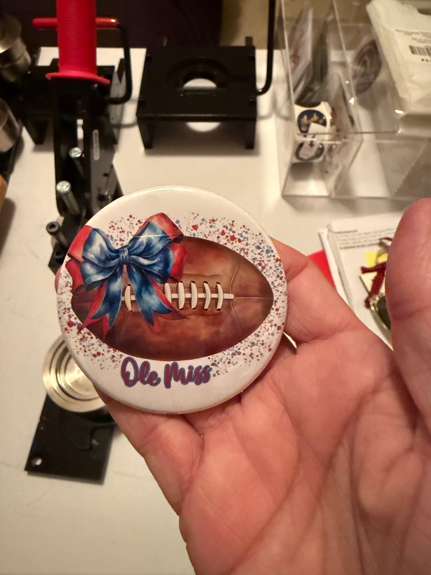 2.5” Round Tailgate & Tradition Pins